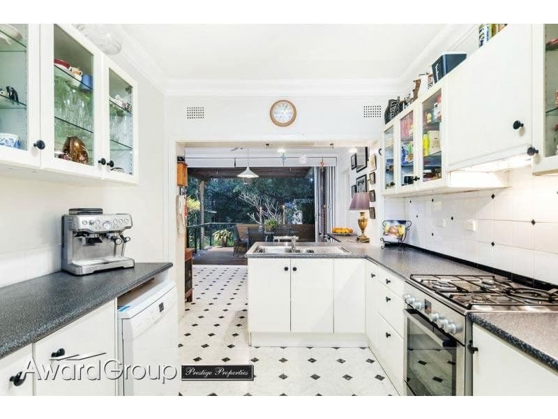30 Glenayr Avenue DENISTONE WEST NSW, Denistone West - Thumbnail 4