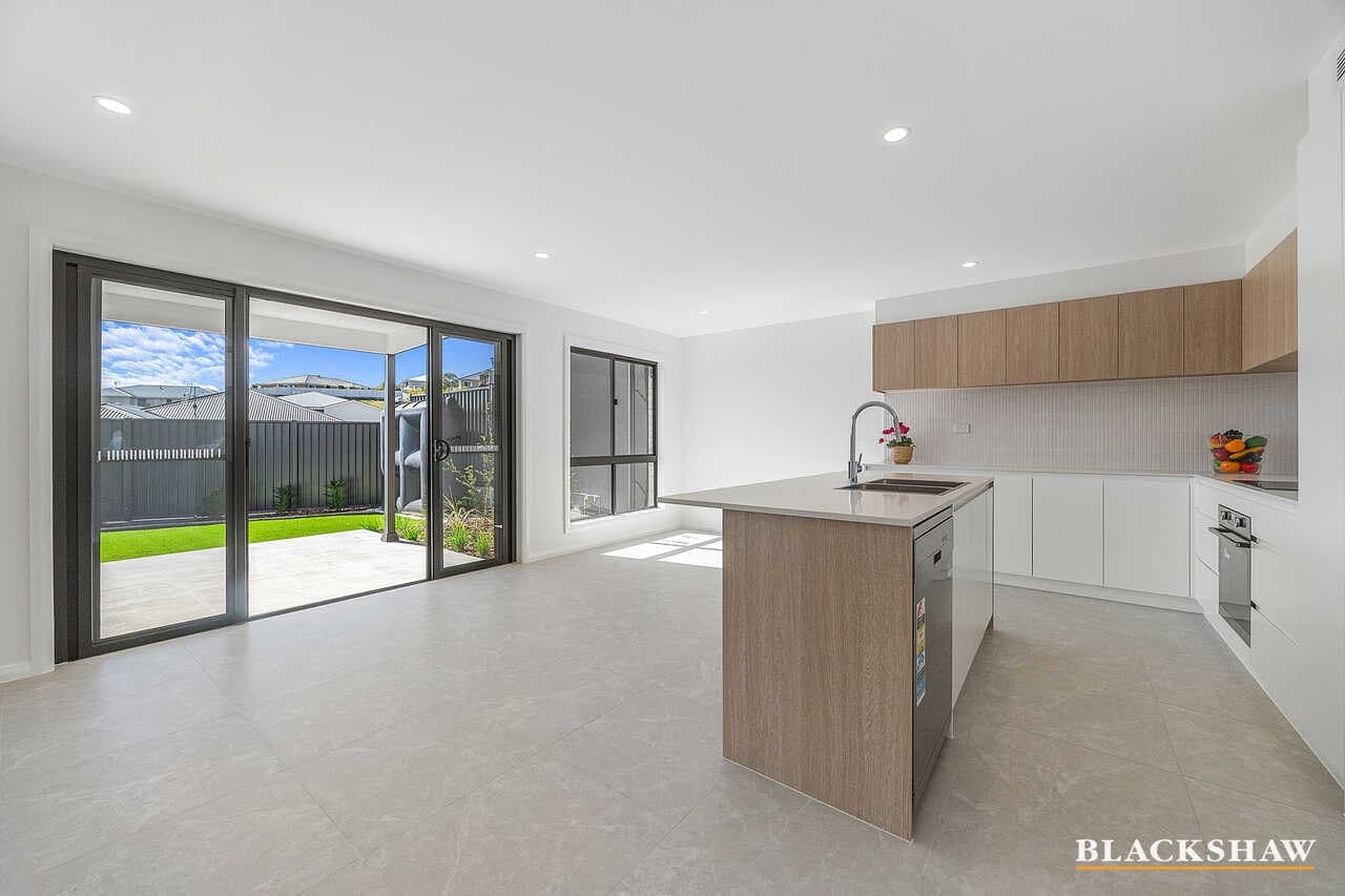 1/4 Brooke Way, Sunshine Bay, Sunshine Bay - Thumbnail 4