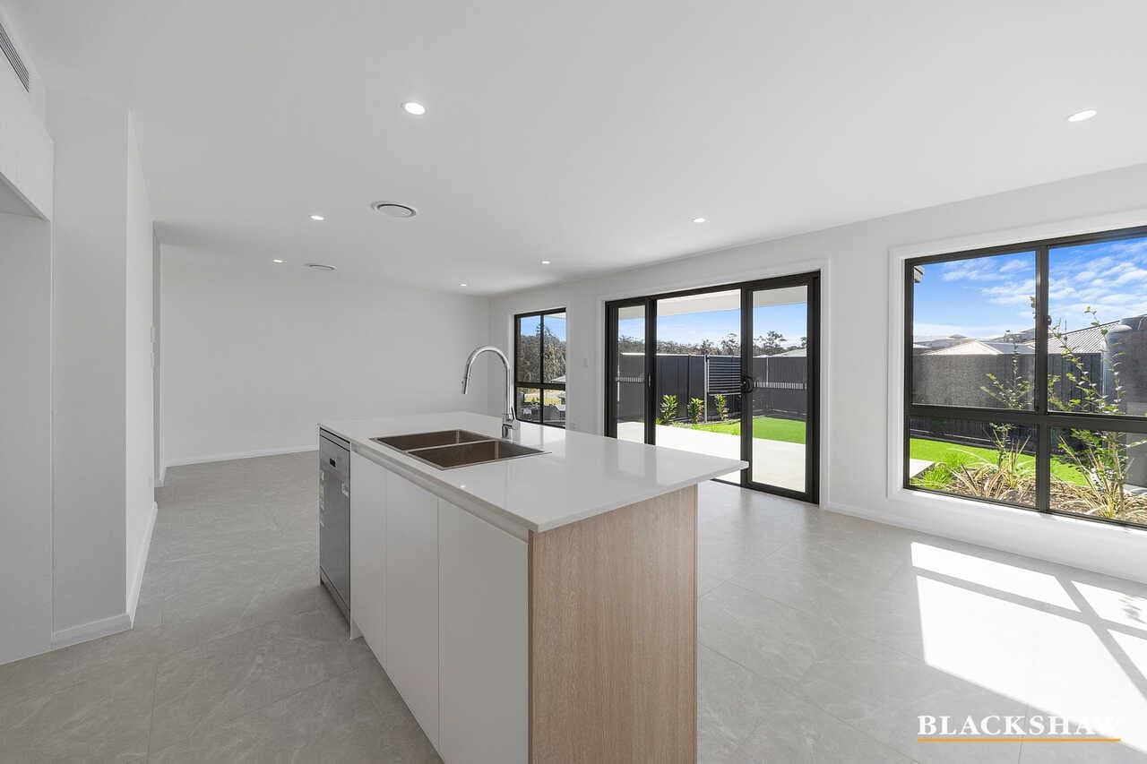 1/4 Brooke Way, Sunshine Bay, Sunshine Bay - Thumbnail 5