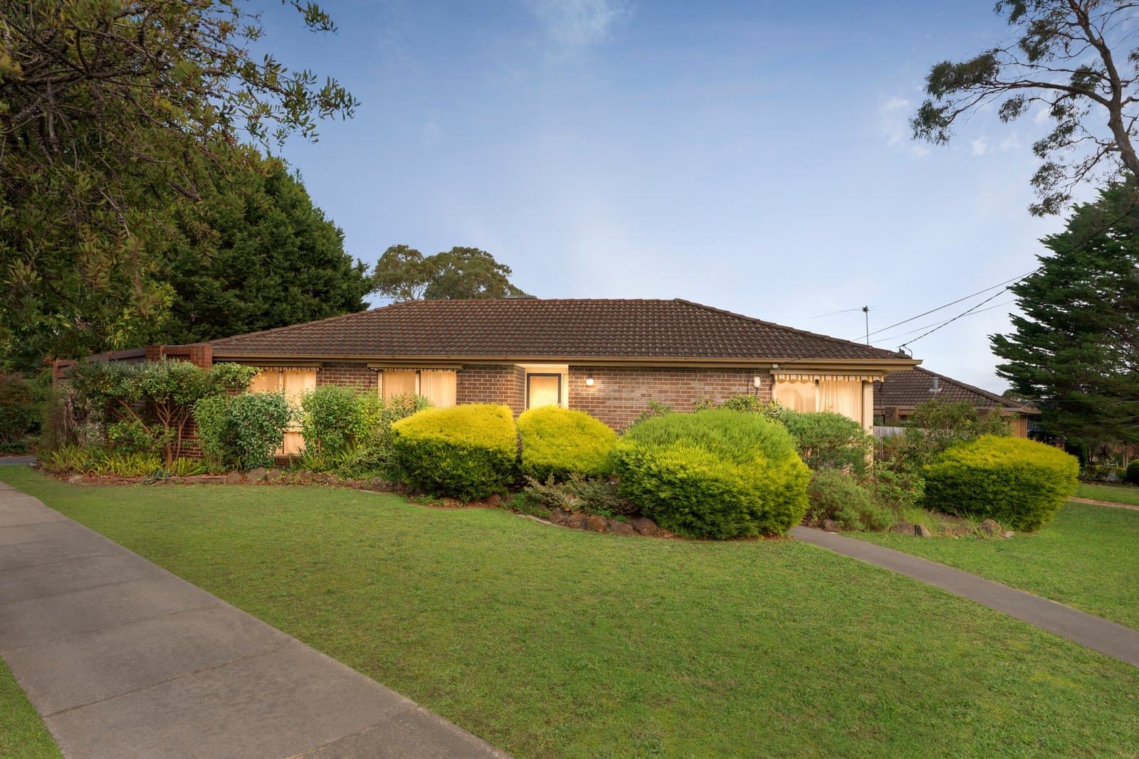 14 Bruford Avenue, Wheelers Hill, Wheelers Hill - Thumbnail 5
