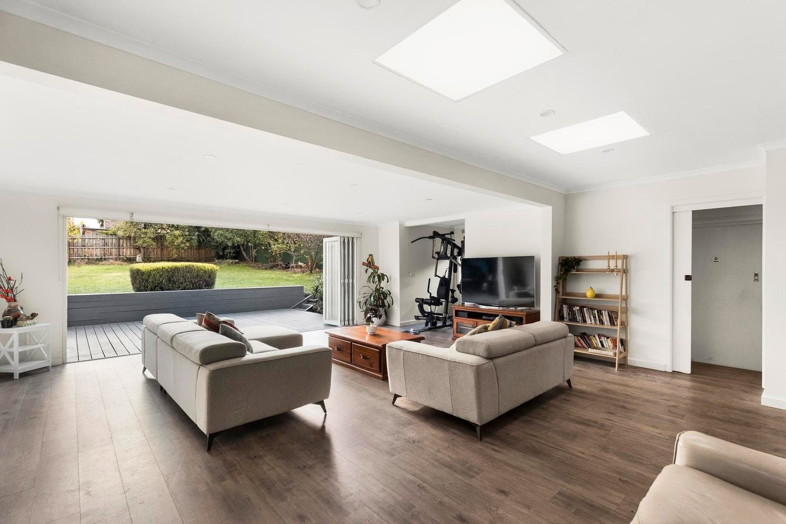 167 Mountain View Parade, Rosanna VIC 3084, Rosanna - Thumbnail 2