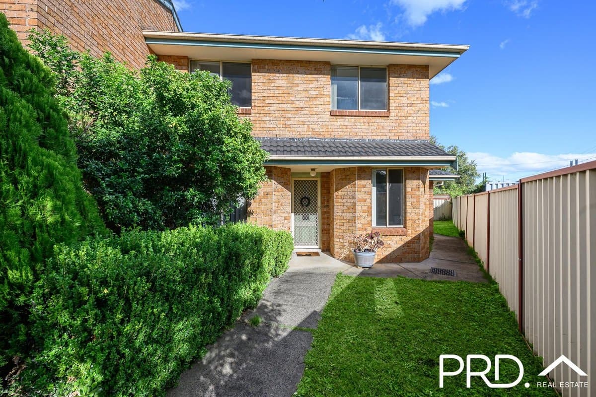 6/6-8 Lehn Road, EAST HILLS NSW 2213, East Hills - Image 1