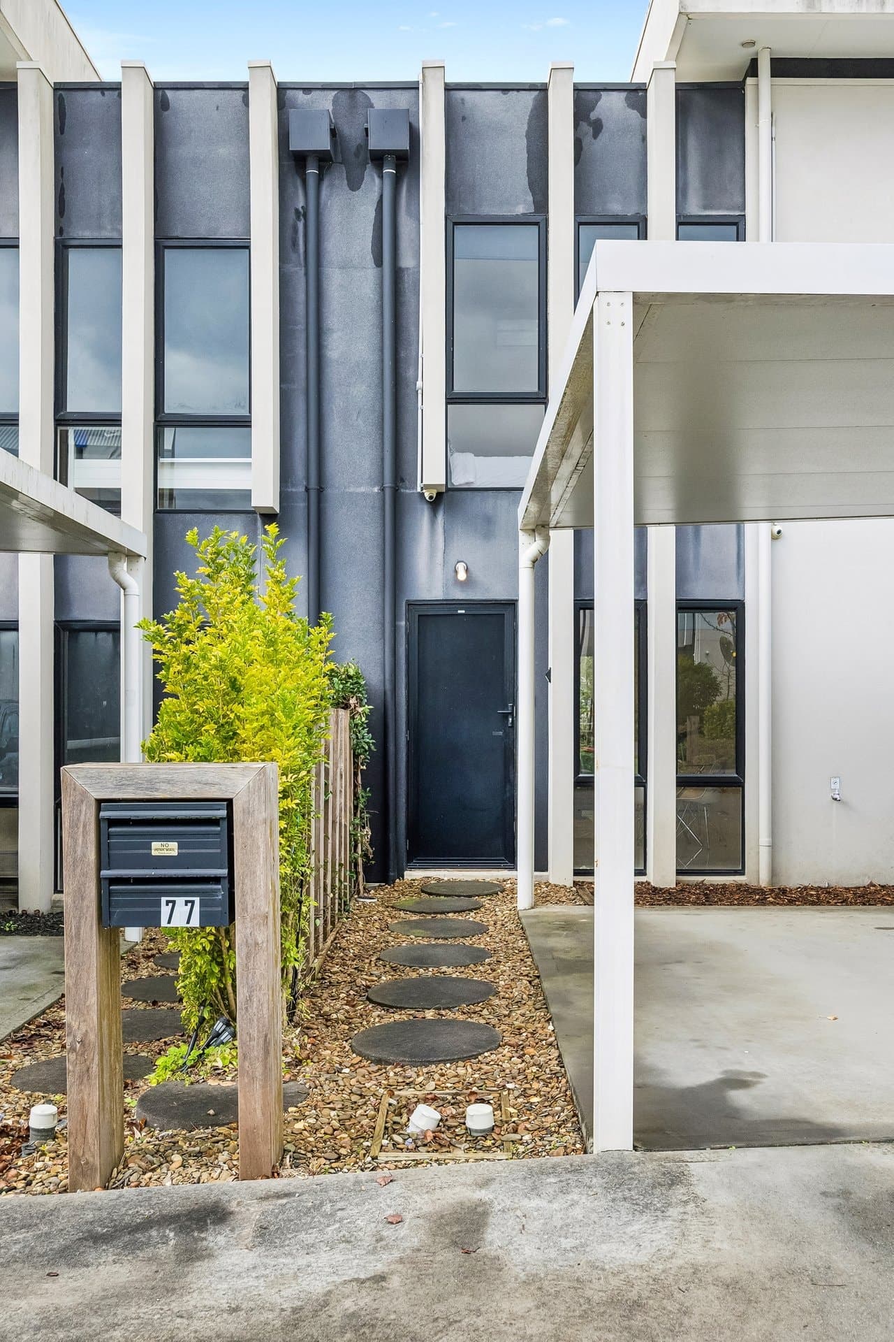 77 Belsay Chase, Chirnside Park - Thumbnail 2