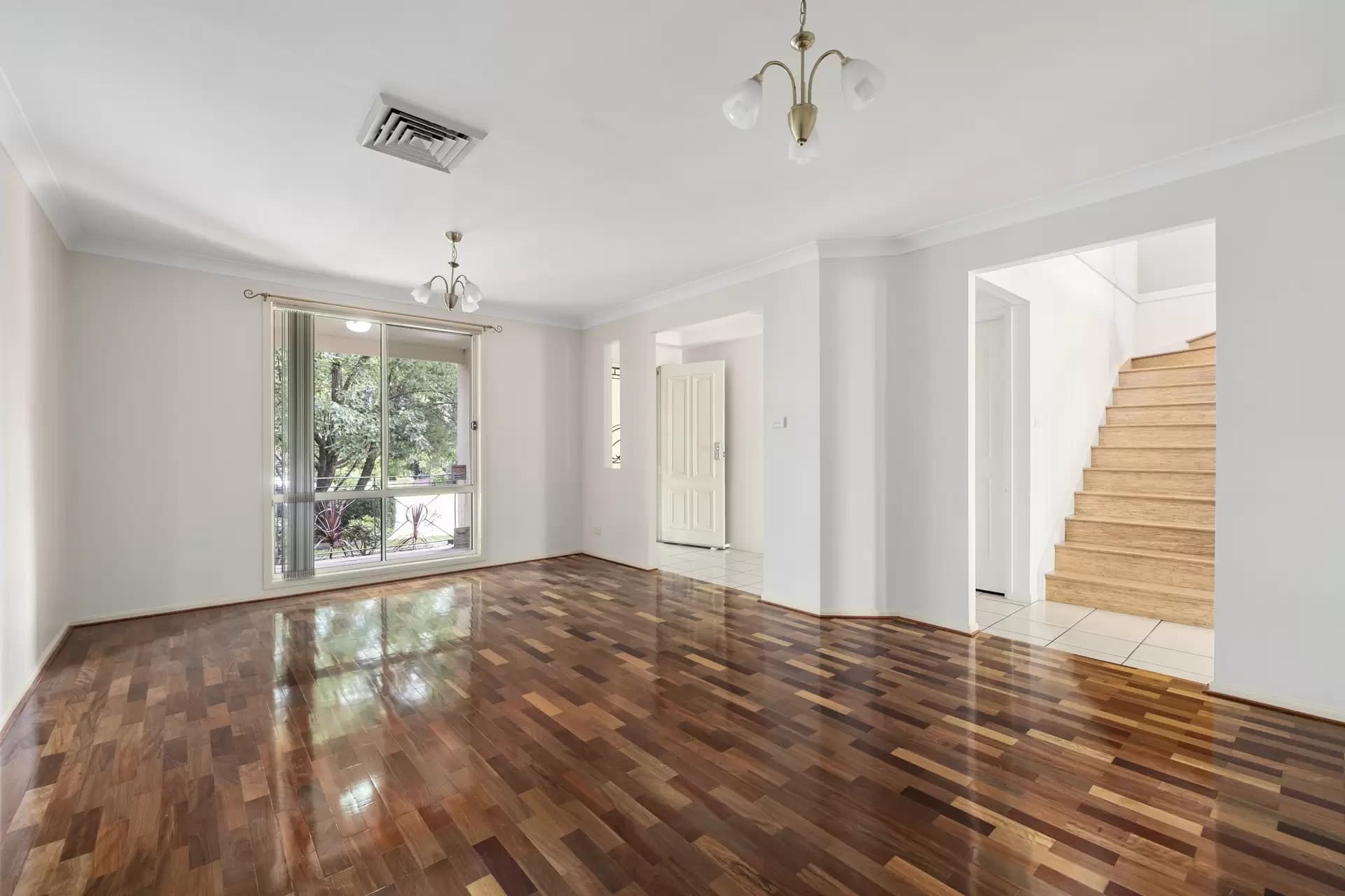 10 Tomko Grove, Parklea - Thumbnail 2