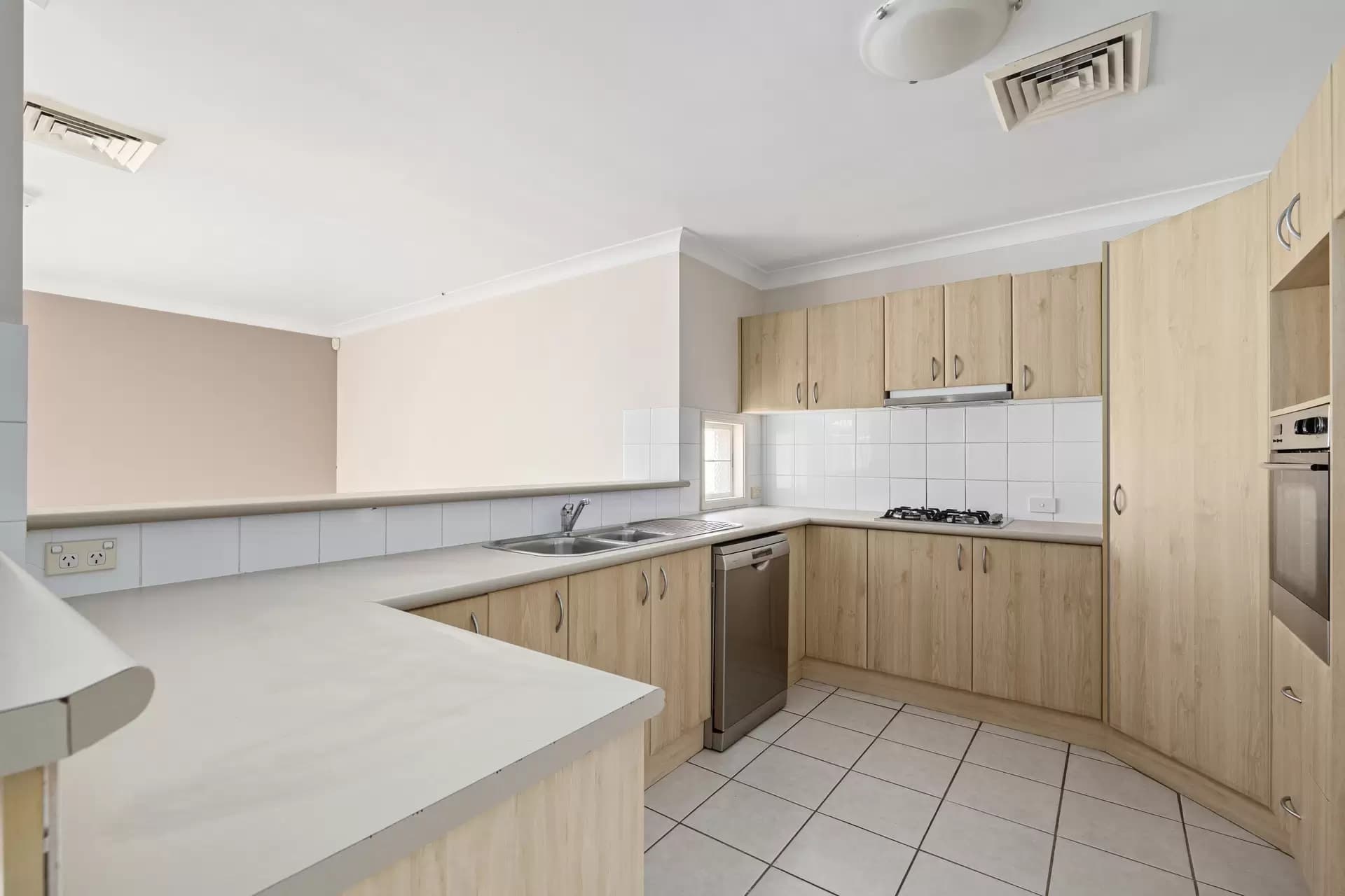 10 Tomko Grove, Parklea - Thumbnail 3