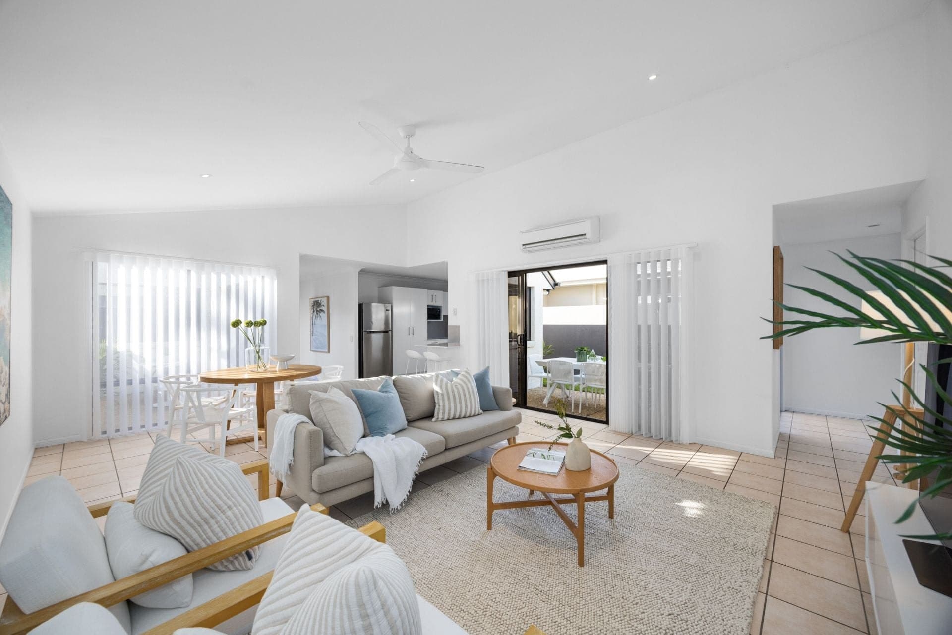 12 Martinique Court, Kawana Island, Kawana Island - Thumbnail 2