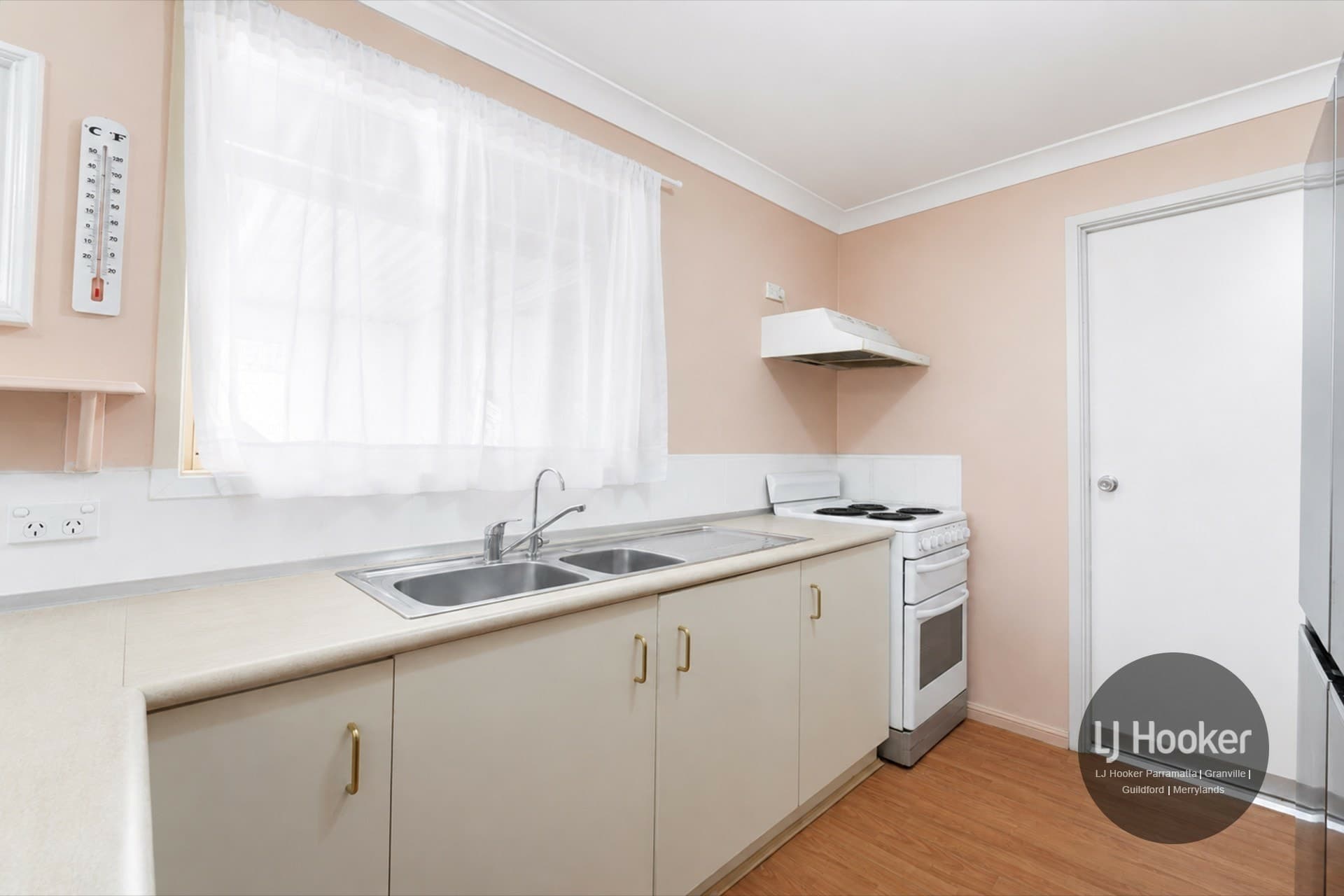 13 Glenview Grove, Glendenning, Glendenning - Thumbnail 2