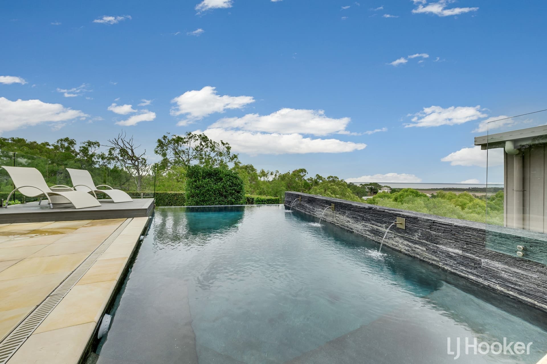 3 Mallard Court, South Gladstone, South Gladstone - Thumbnail 4