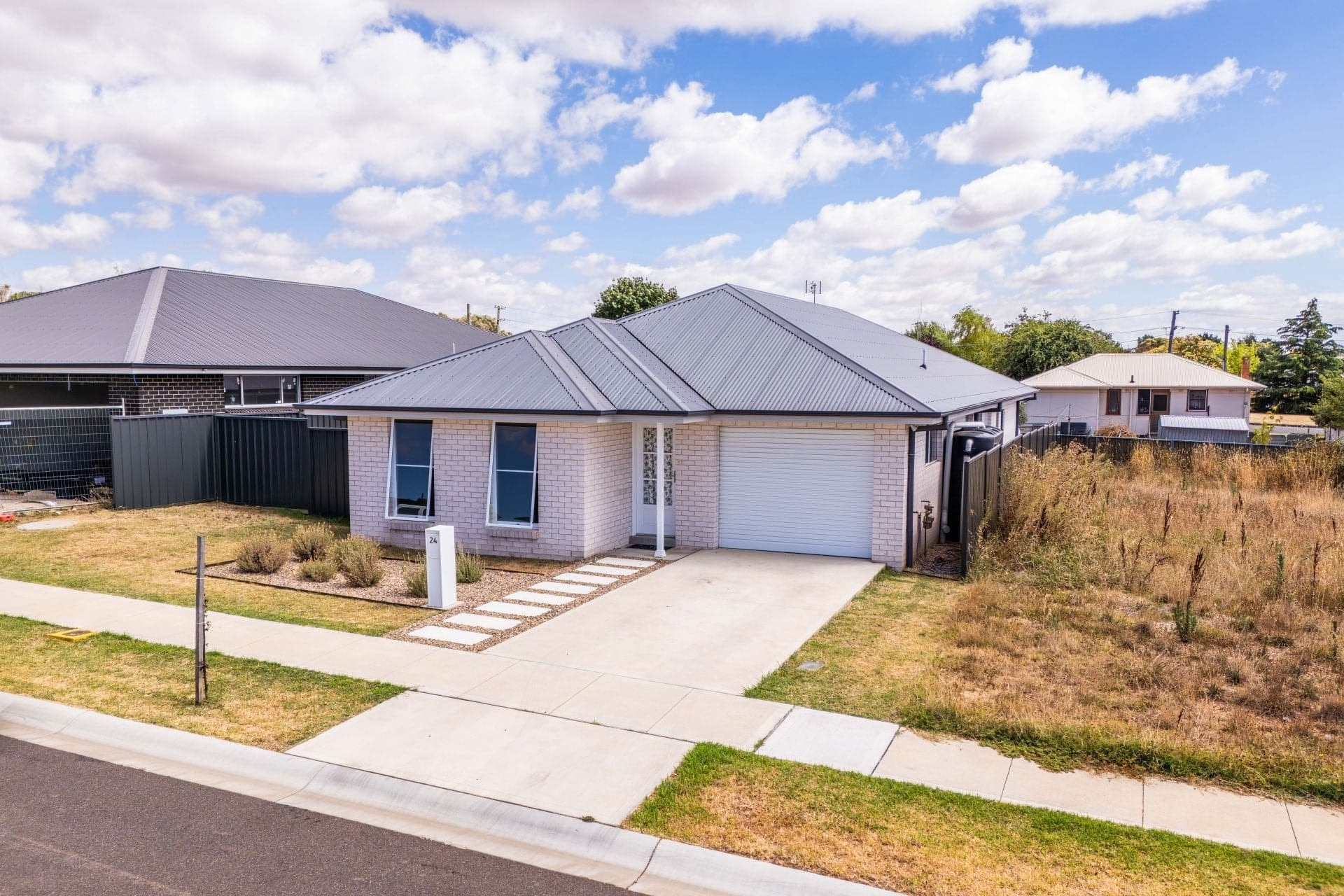 24 Hoynes Circuit Blayney NSW, Blayney - Thumbnail 2