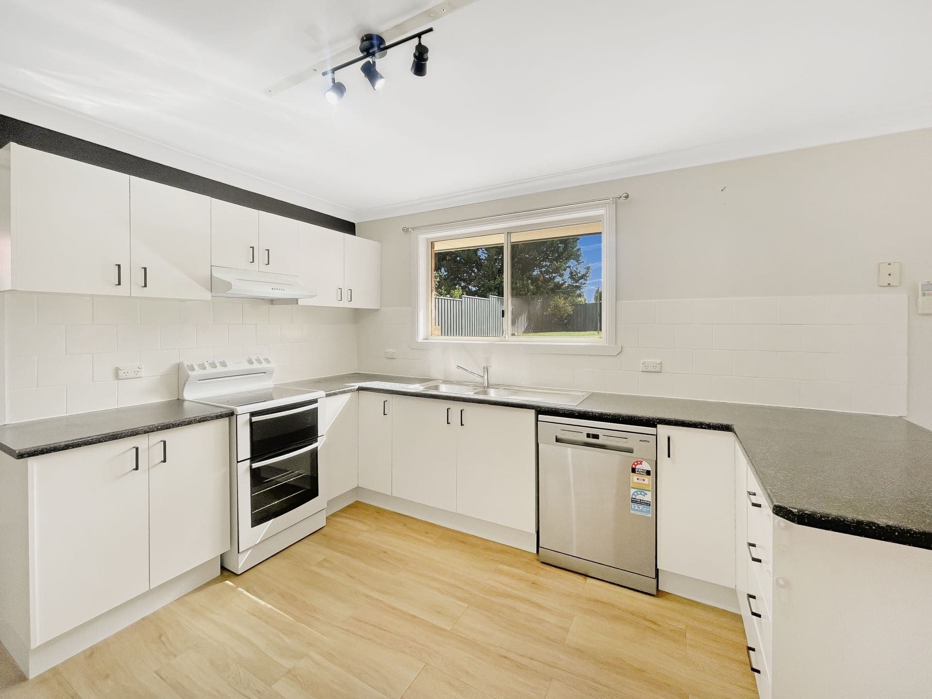 8 Turner Crescent Orange NSW, Orange - Thumbnail 8