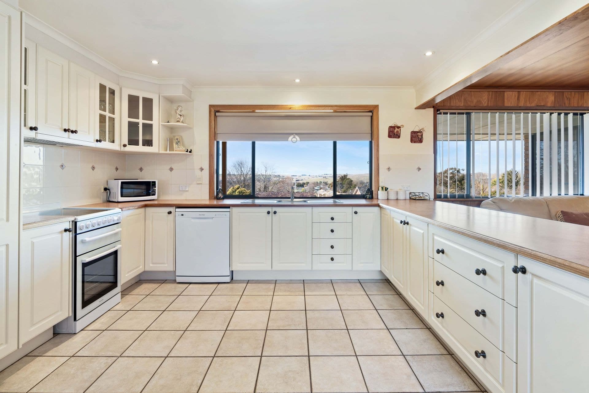 36 Maple Crescent Blayney NSW, Blayney - Thumbnail 3