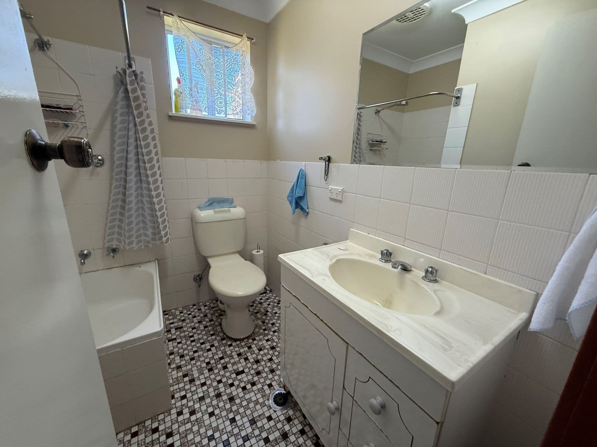 1/11 Torulosa Way Orange NSW, Orange - Thumbnail 4