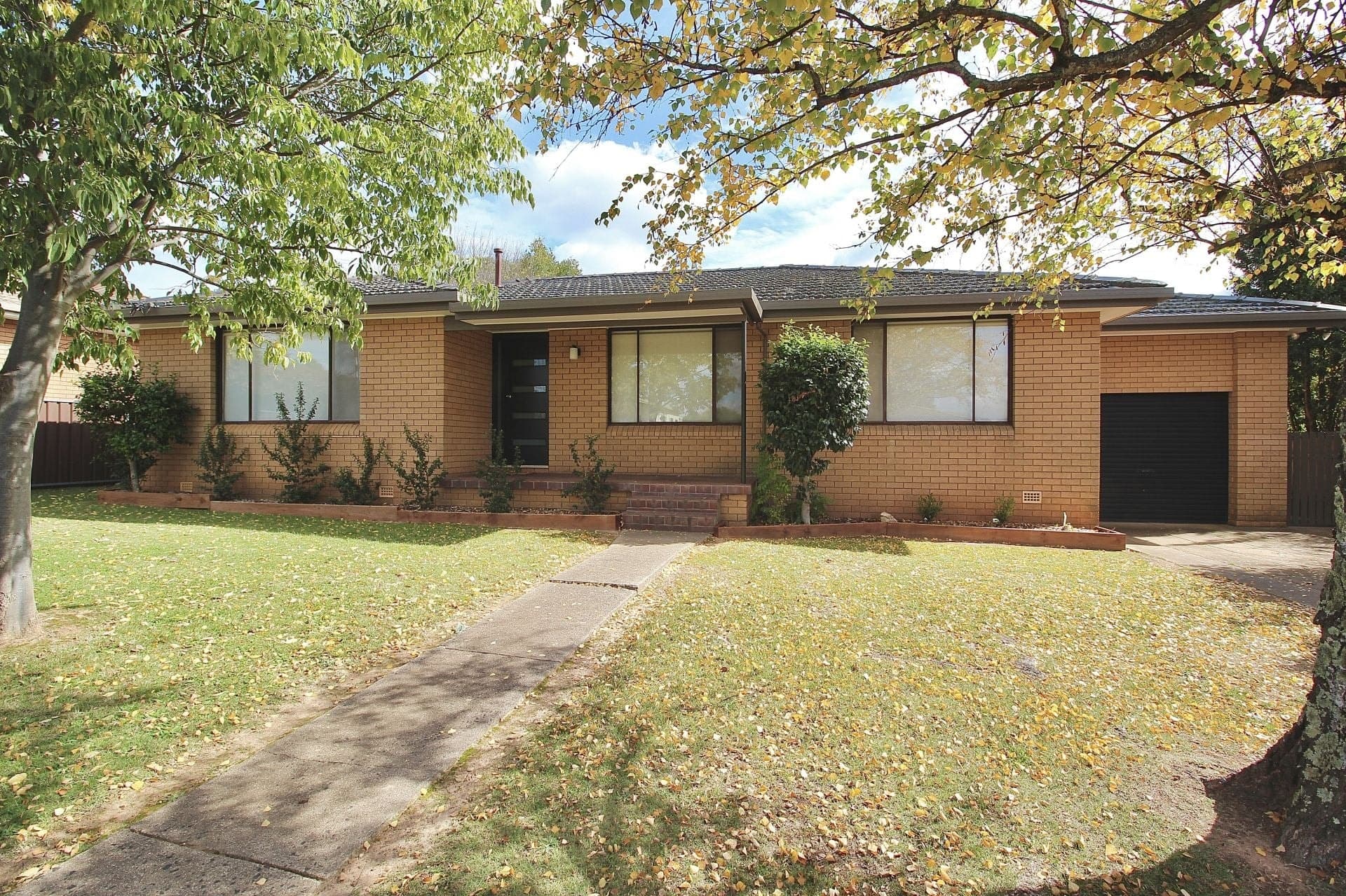 27 Kearneys Drive Orange NSW, Orange - Image 1