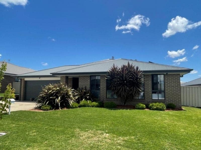 13 Hallaran Way Orange NSW, Orange - Image 1