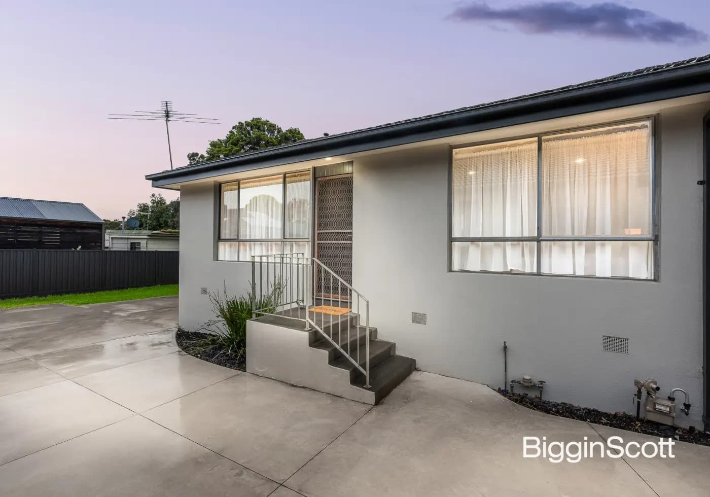 3/2 Avonhurst Drive, Glen Waverley, VIC, Glen Waverley - Thumbnail 2