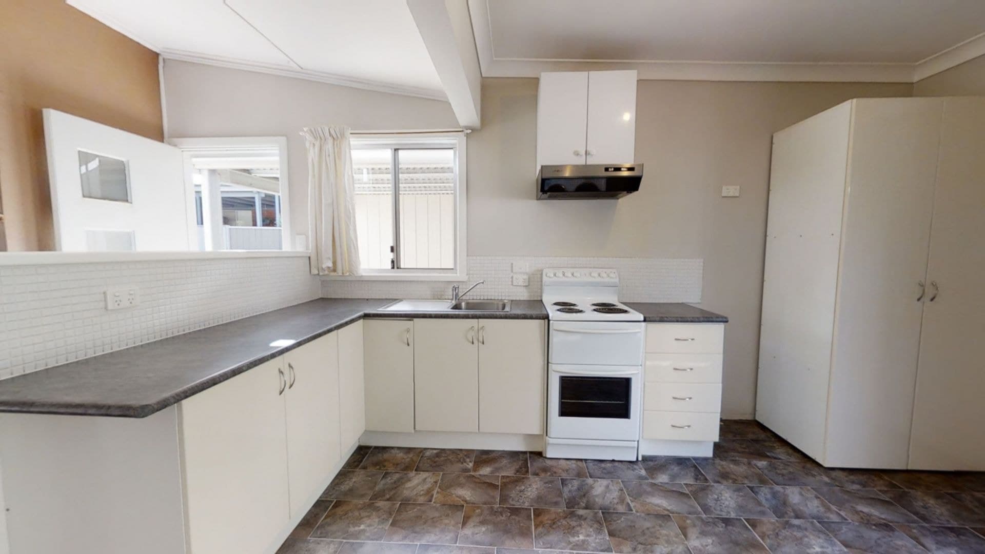 18 Burrendong Way Orange NSW, Orange - Thumbnail 2
