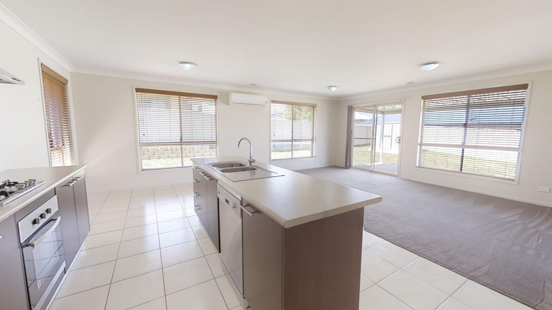 29 Molloy Drive Orange NSW, Orange - Thumbnail 2