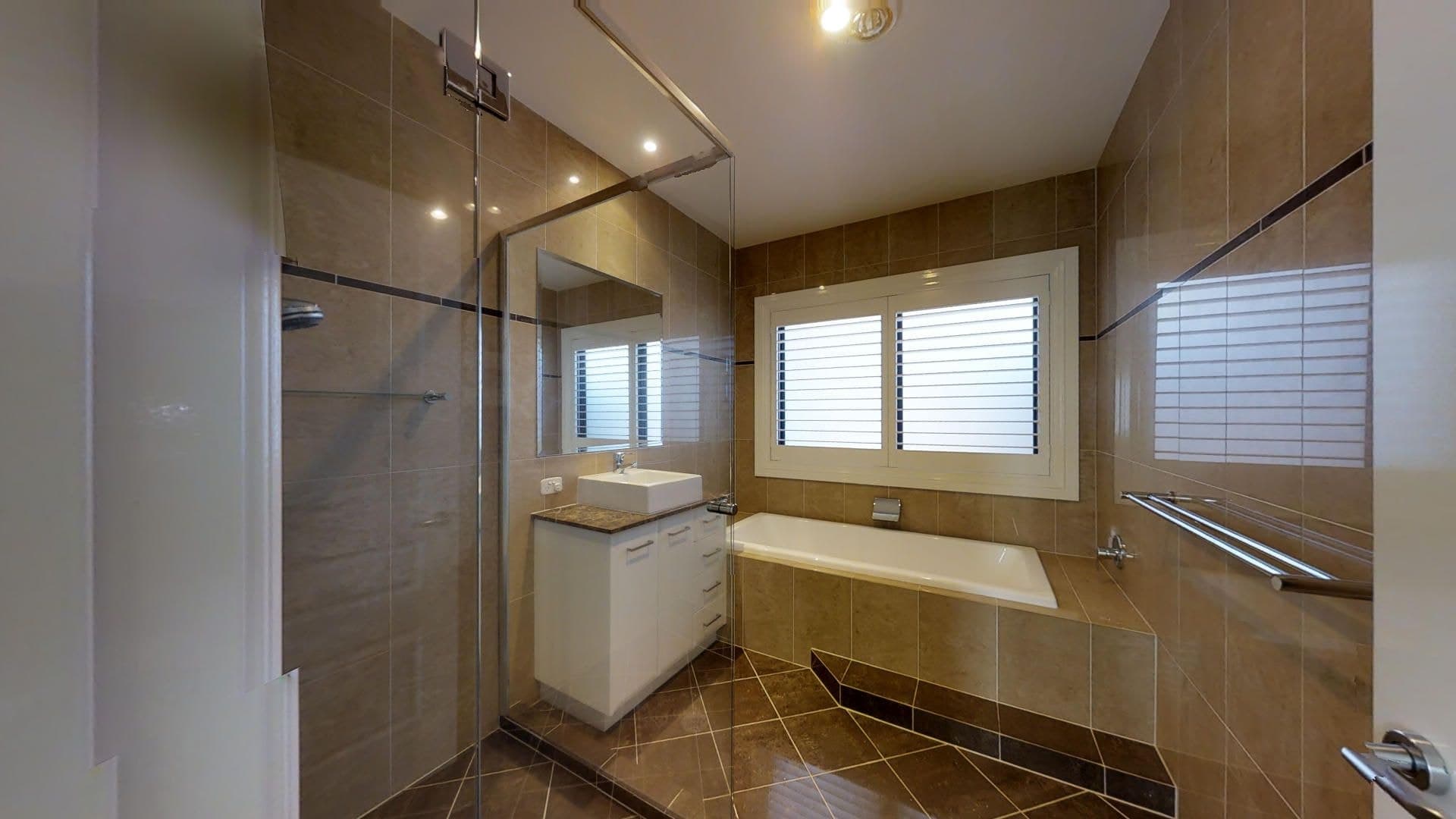 16 Roselawn Drive Orange NSW, Orange - Thumbnail 7