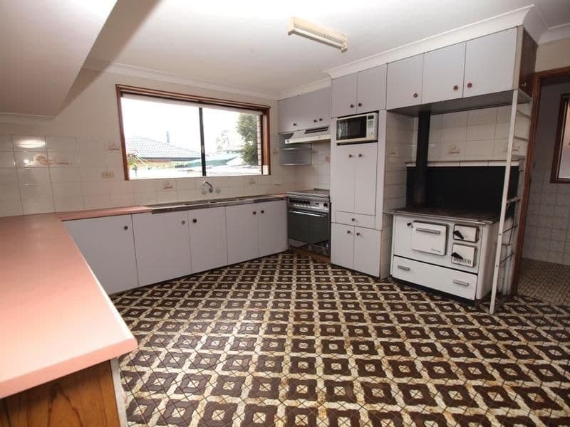 10 Boronia Crescent Orange NSW, Orange - Thumbnail 2