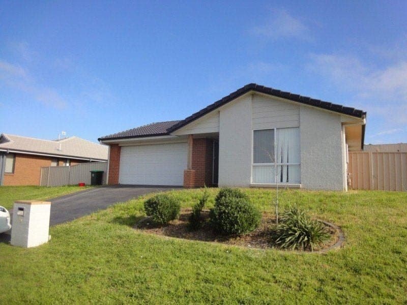 49 Honeyman Drive ORANGE NSW, Orange - Image 1
