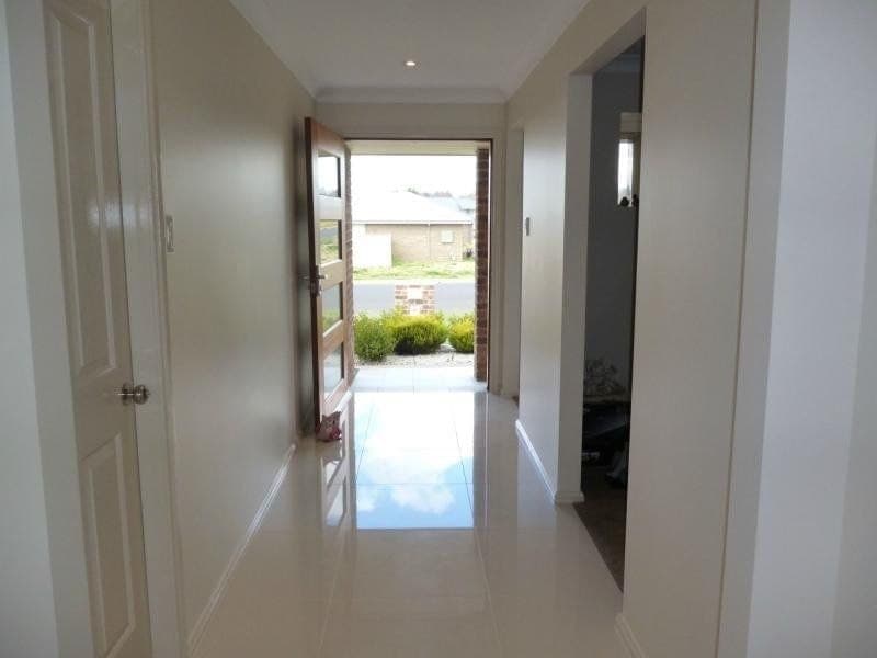 8 The Poplars Drive ORANGE NSW, Orange - Thumbnail 3