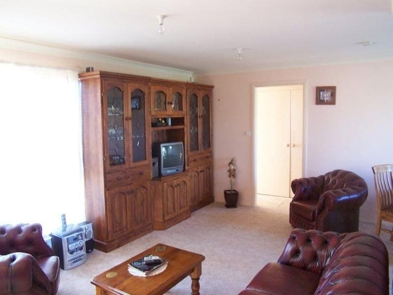 10 Marsden Place ORANGE NSW, Orange - Thumbnail 3
