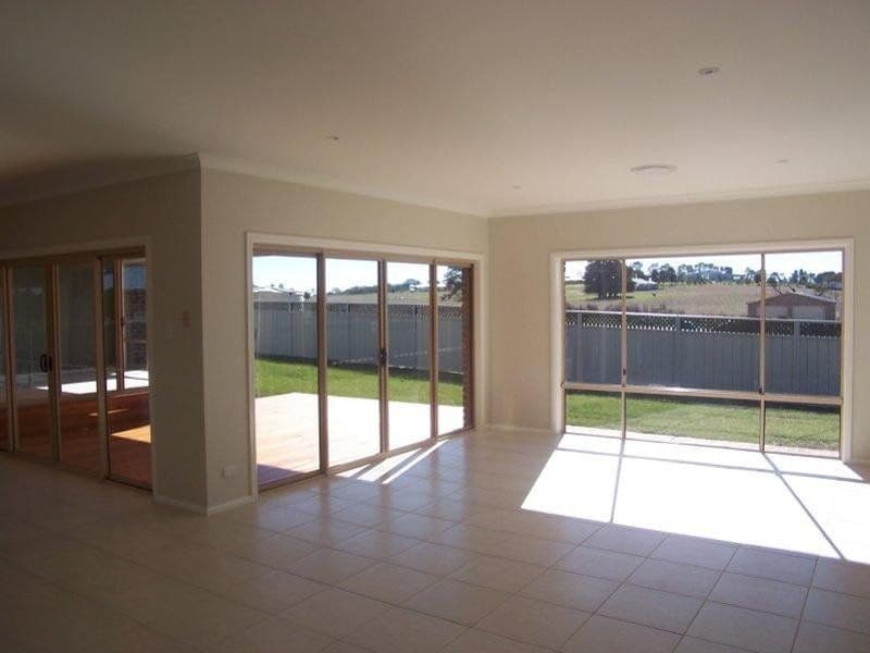 28 Diamond Drive ORANGE NSW, Orange - Thumbnail 4