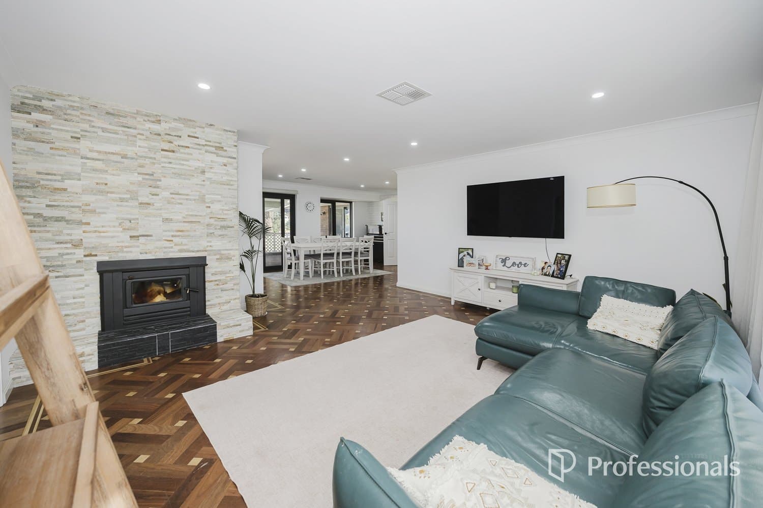 17 Bredhurst Road, Marangaroo WA 6064, Marangaroo - Image 1