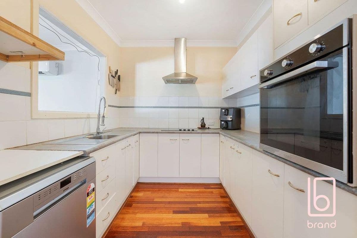 10 Coraldeen Avenue, GOROKAN, Gorokan - Thumbnail 8