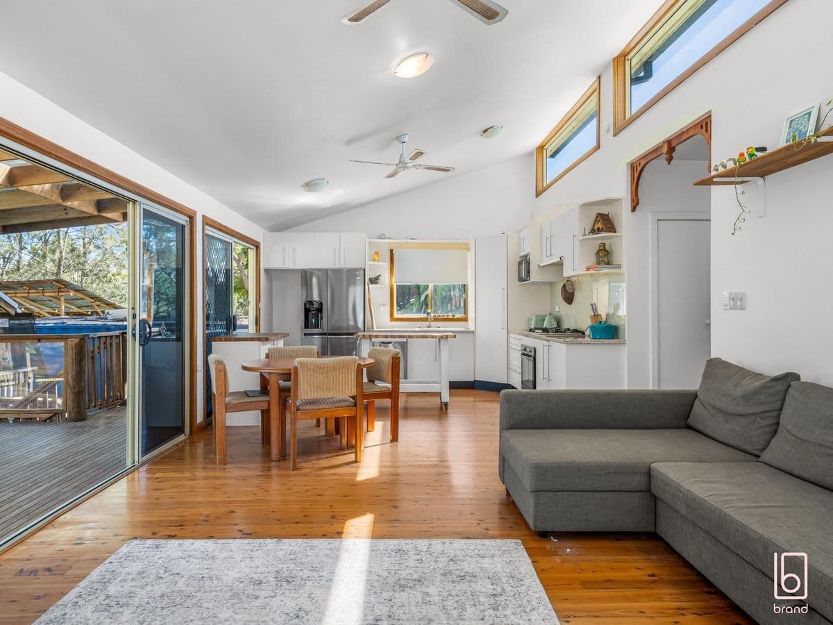 18 Turner Close, BLUE HAVEN, Blue Haven - Thumbnail 7
