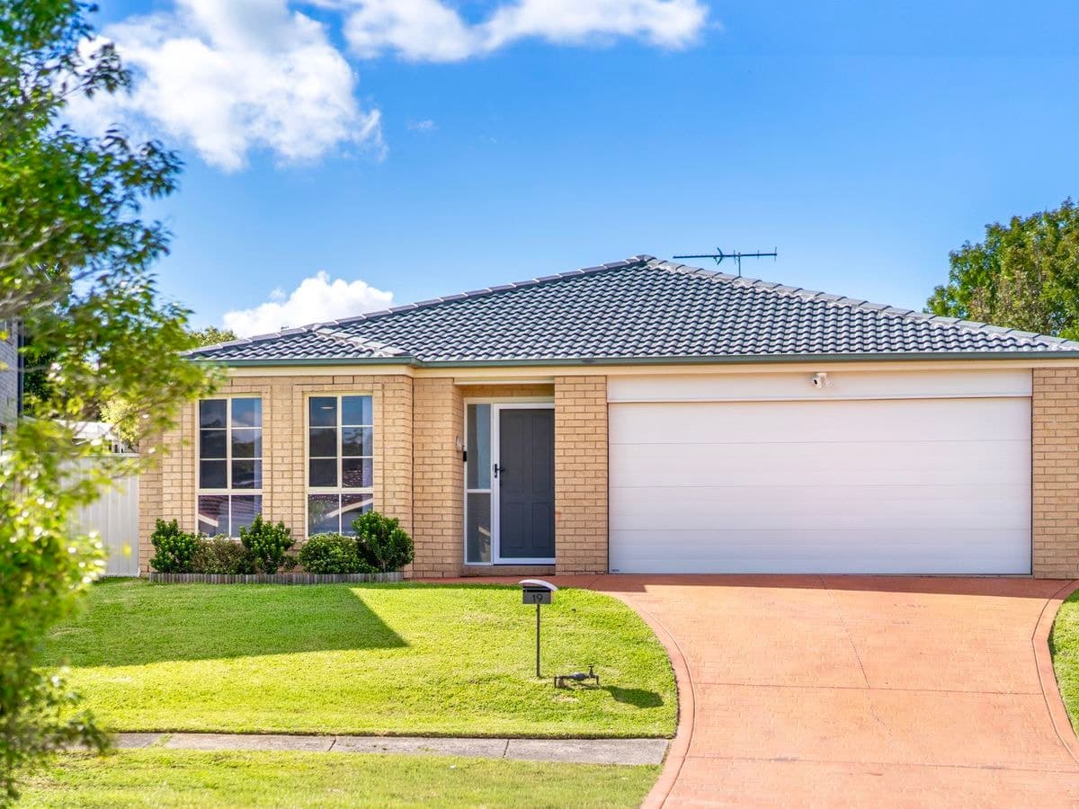 19 Bayberry Avenue, WOONGARRAH, Woongarrah - Thumbnail 2