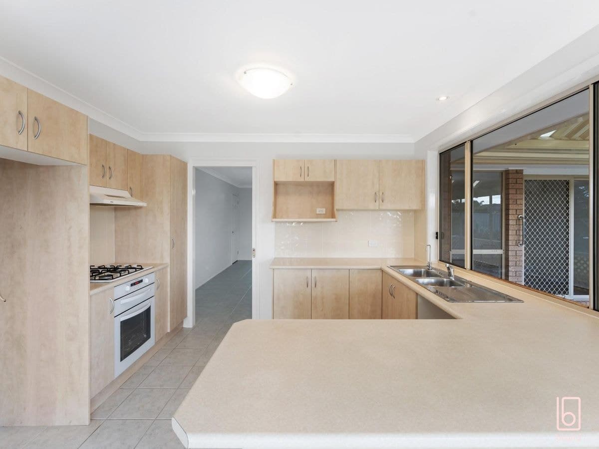 10 Georgia Drive, HAMLYN TERRACE, Hamlyn Terrace - Thumbnail 5