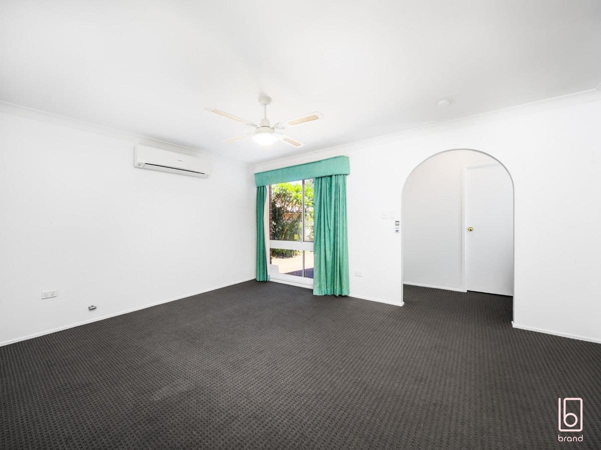 2 Pine Court, BLUE HAVEN, Blue Haven - Thumbnail 4