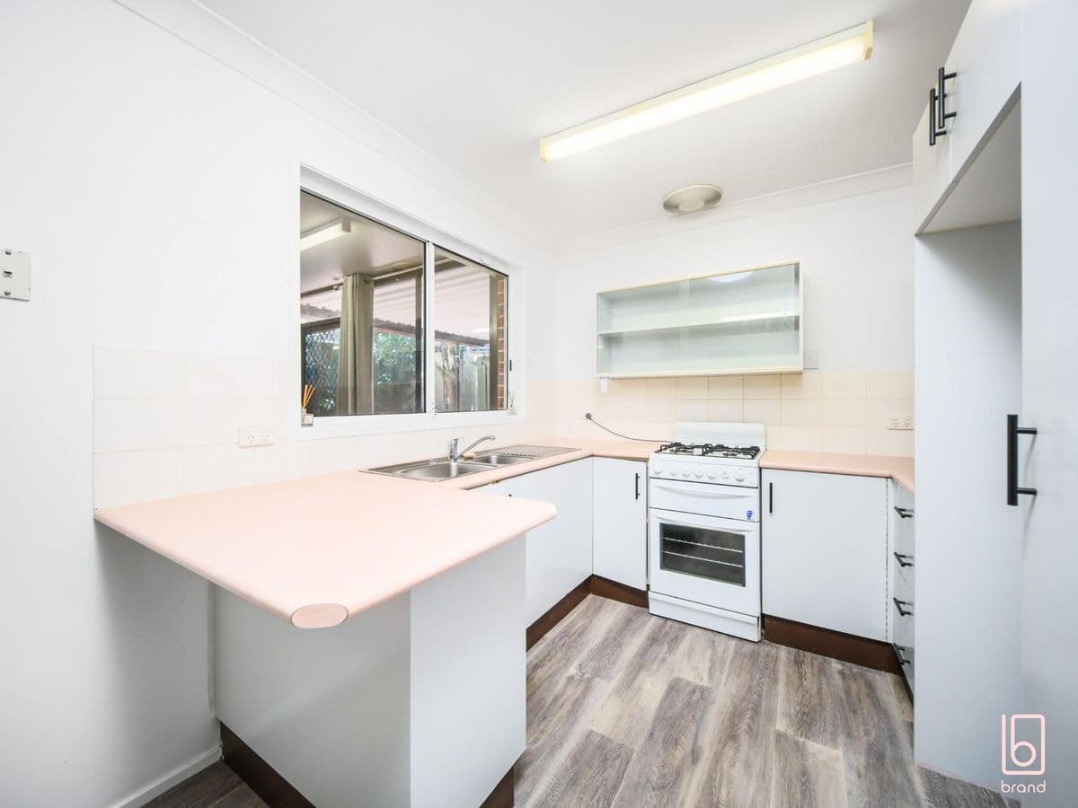 2 Pine Court, BLUE HAVEN, Blue Haven - Thumbnail 5