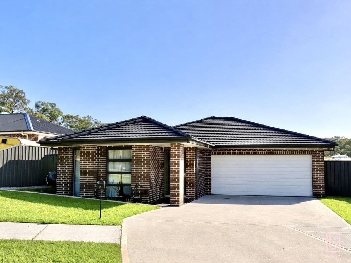 5 Cooyal Avenue, WOONGARRAH, Woongarrah - Image 1