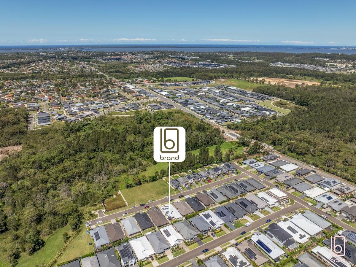 18 Eleanor Close, HAMLYN TERRACE, Hamlyn Terrace - Image 1