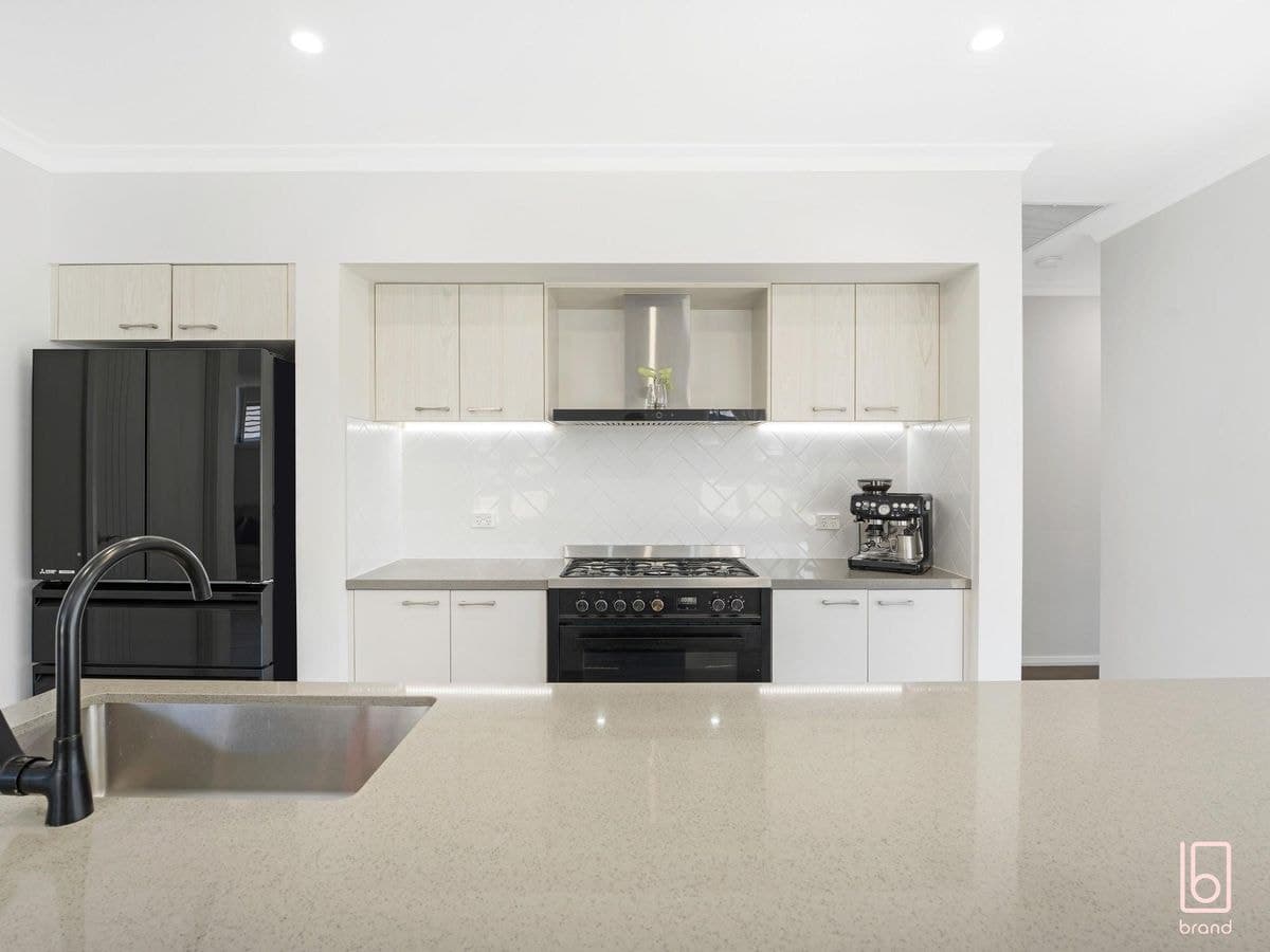 18 Eleanor Close, HAMLYN TERRACE, Hamlyn Terrace - Thumbnail 3
