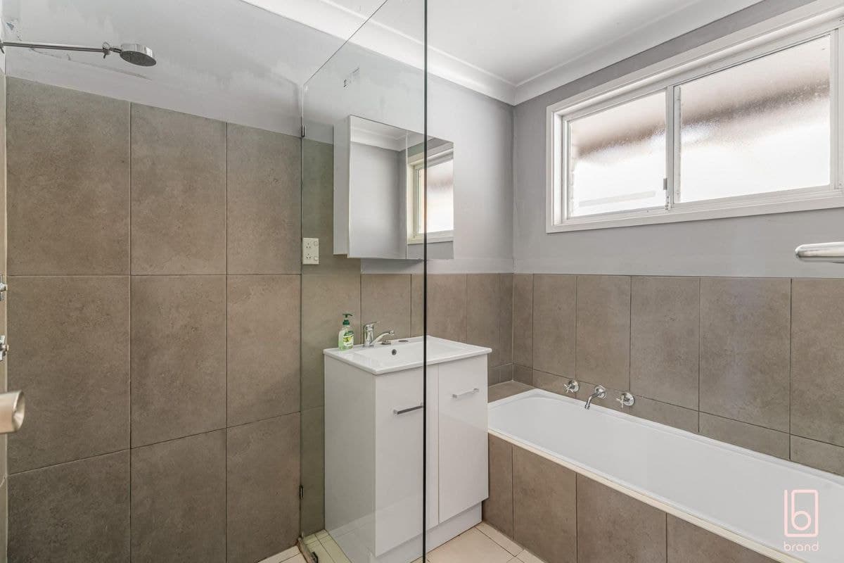 19 Swan Street, KANWAL, Kanwal - Image 1