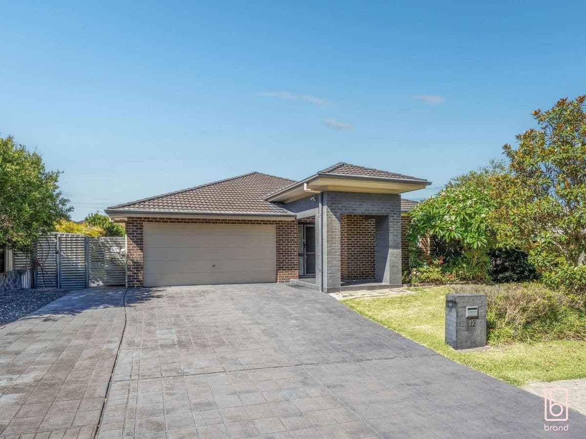12 Hakone Road, WOONGARRAH, Woongarrah - Thumbnail 3