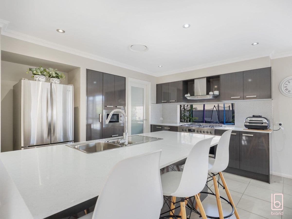 6 Curlew Place, WOONGARRAH, Woongarrah - Thumbnail 3