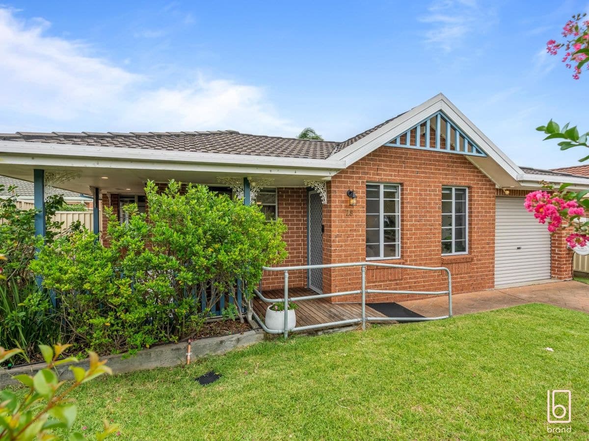28 Storm Crescent, BLUE HAVEN, Blue Haven - Thumbnail 3