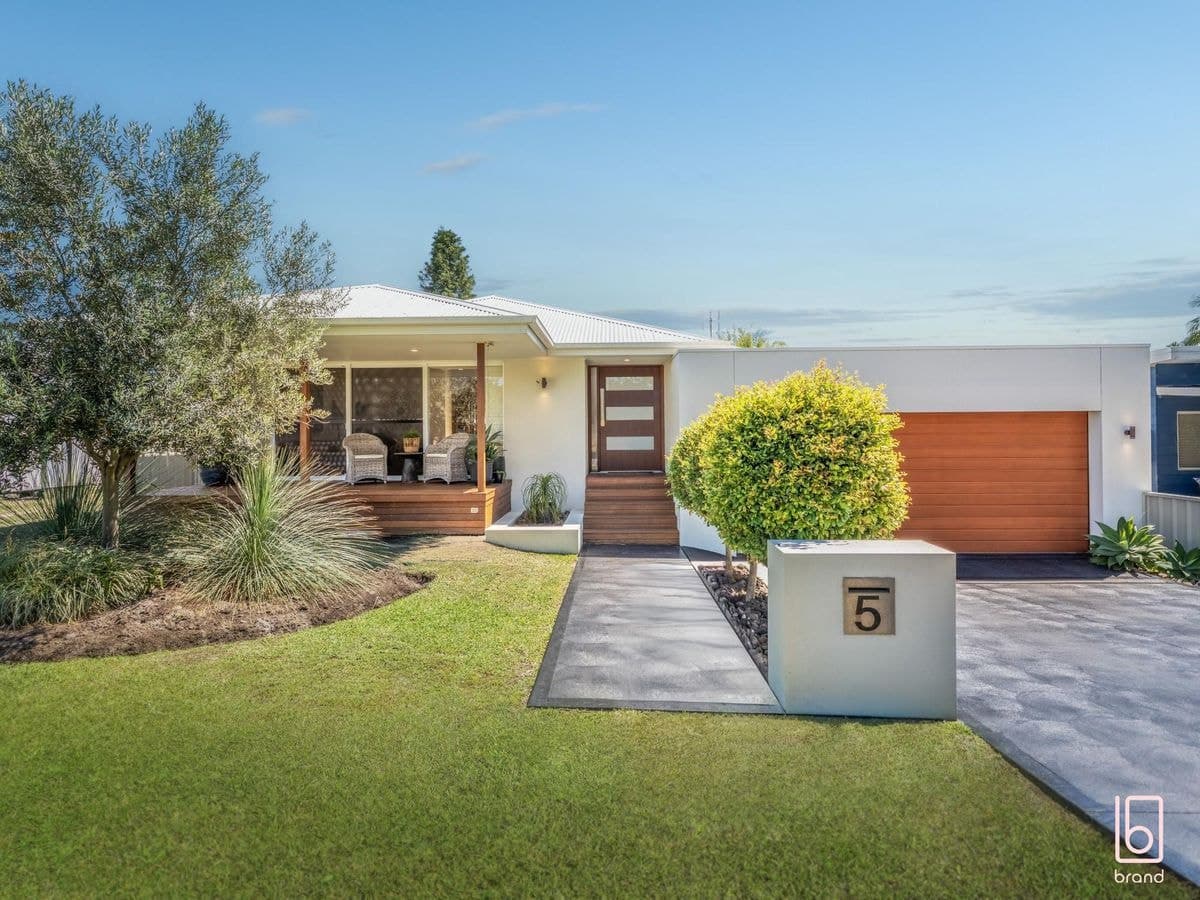 5 Leslie Avenue, LAKE MUNMORAH, Lake Munmorah - Thumbnail 2