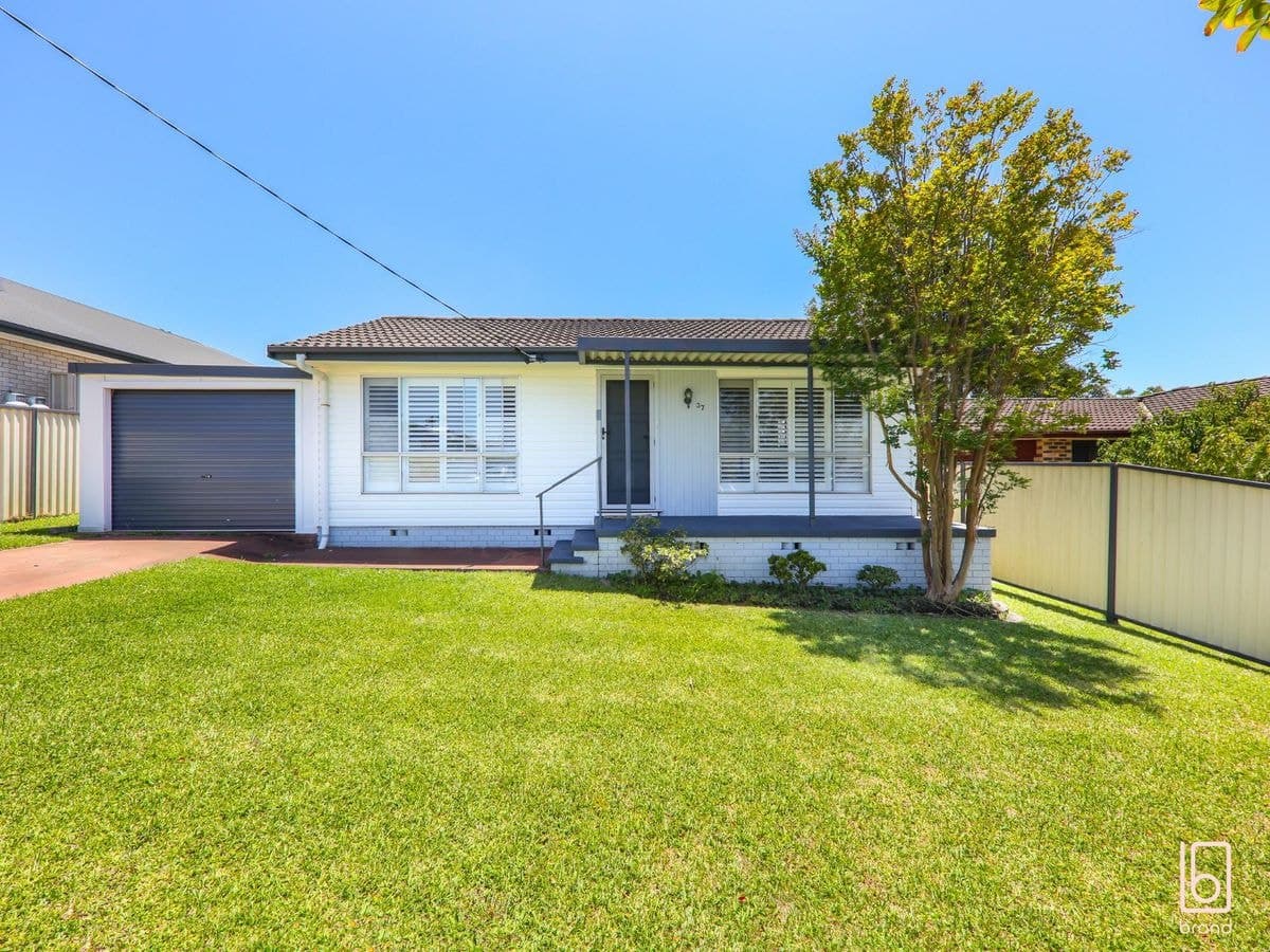 37 Carinya Street, CHARMHAVEN, Charmhaven - Thumbnail 3