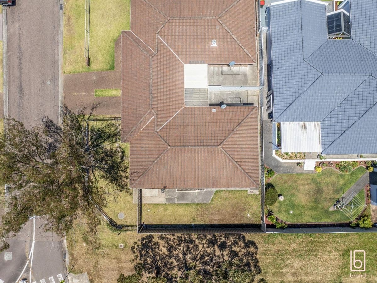 38 Twin Lakes Drive, LAKE HAVEN, Lake Haven - Image 1