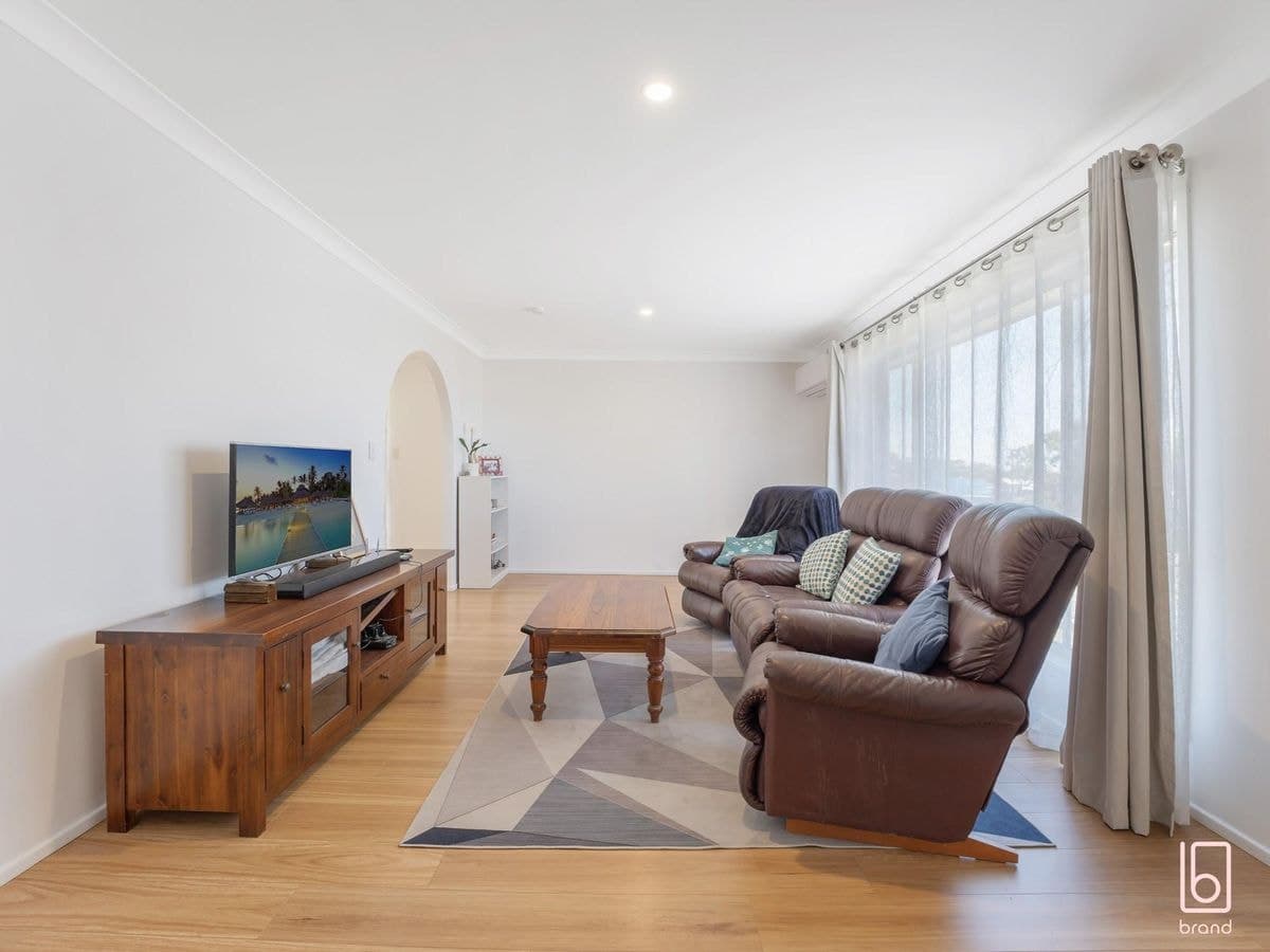 38 Twin Lakes Drive, LAKE HAVEN, Lake Haven - Thumbnail 4