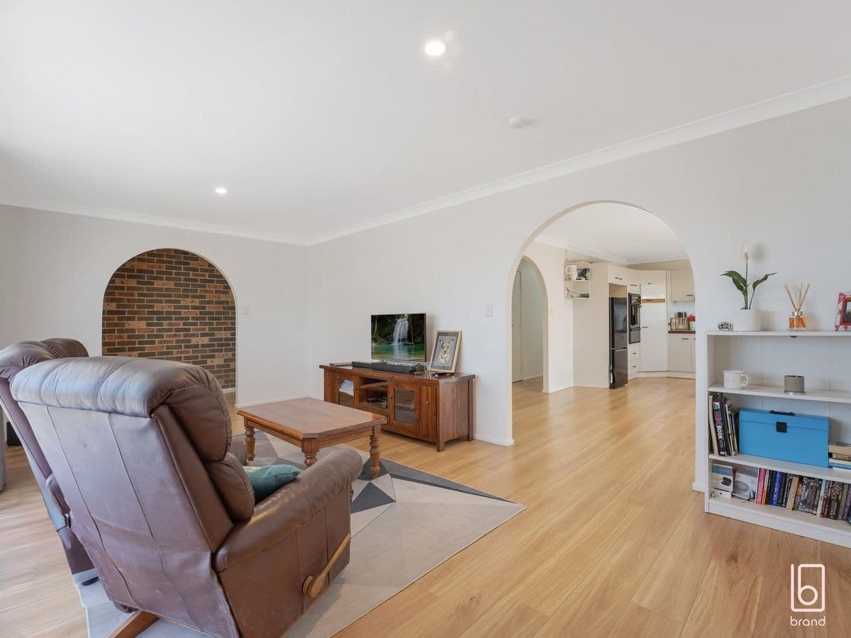 38 Twin Lakes Drive, LAKE HAVEN, Lake Haven - Thumbnail 6