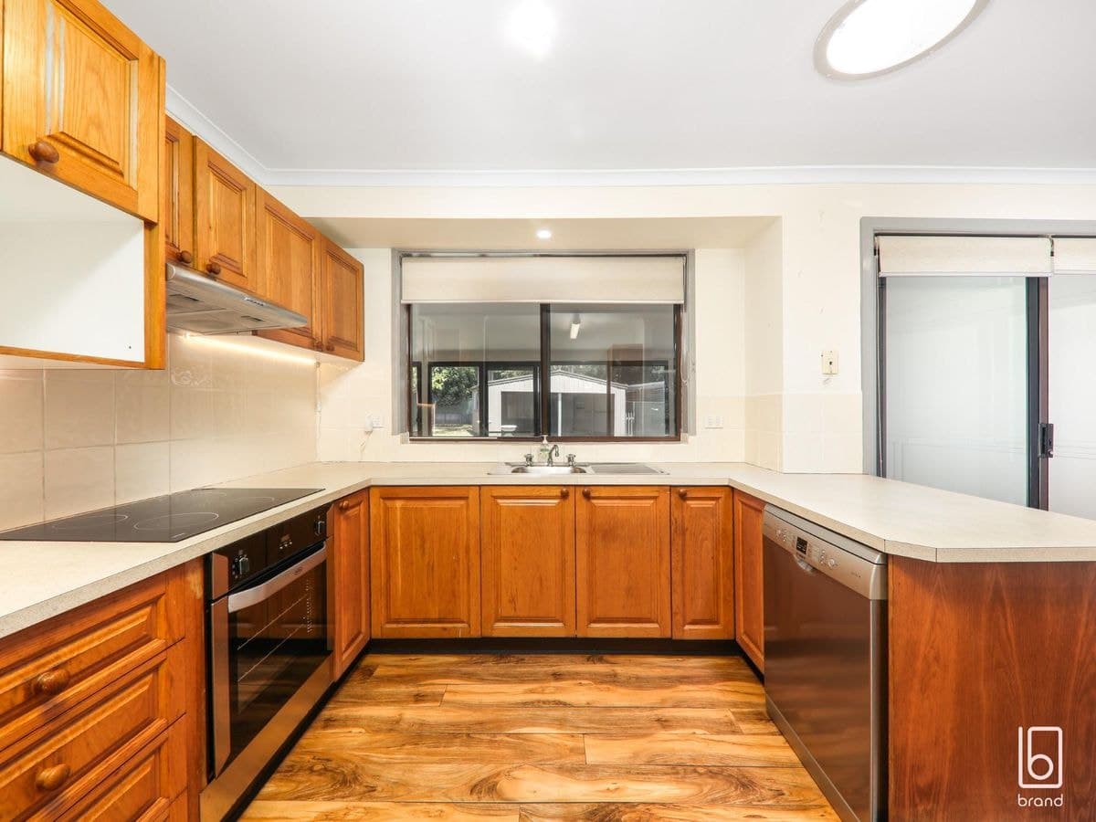 16 Lakeshore Avenue, KINGFISHER SHORES, Kingfisher Shores - Thumbnail 4