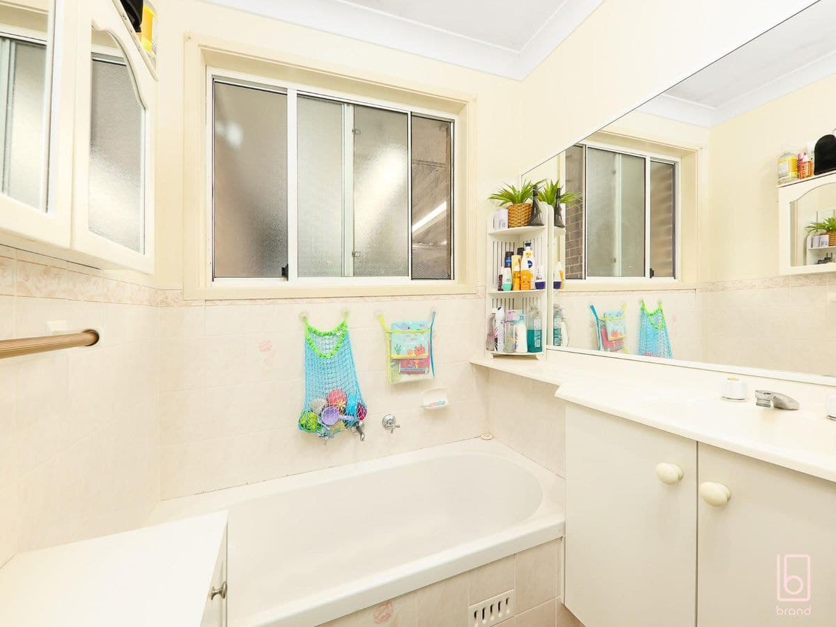16 Wongala Avenue, BLUE HAVEN, Blue Haven - Thumbnail 8
