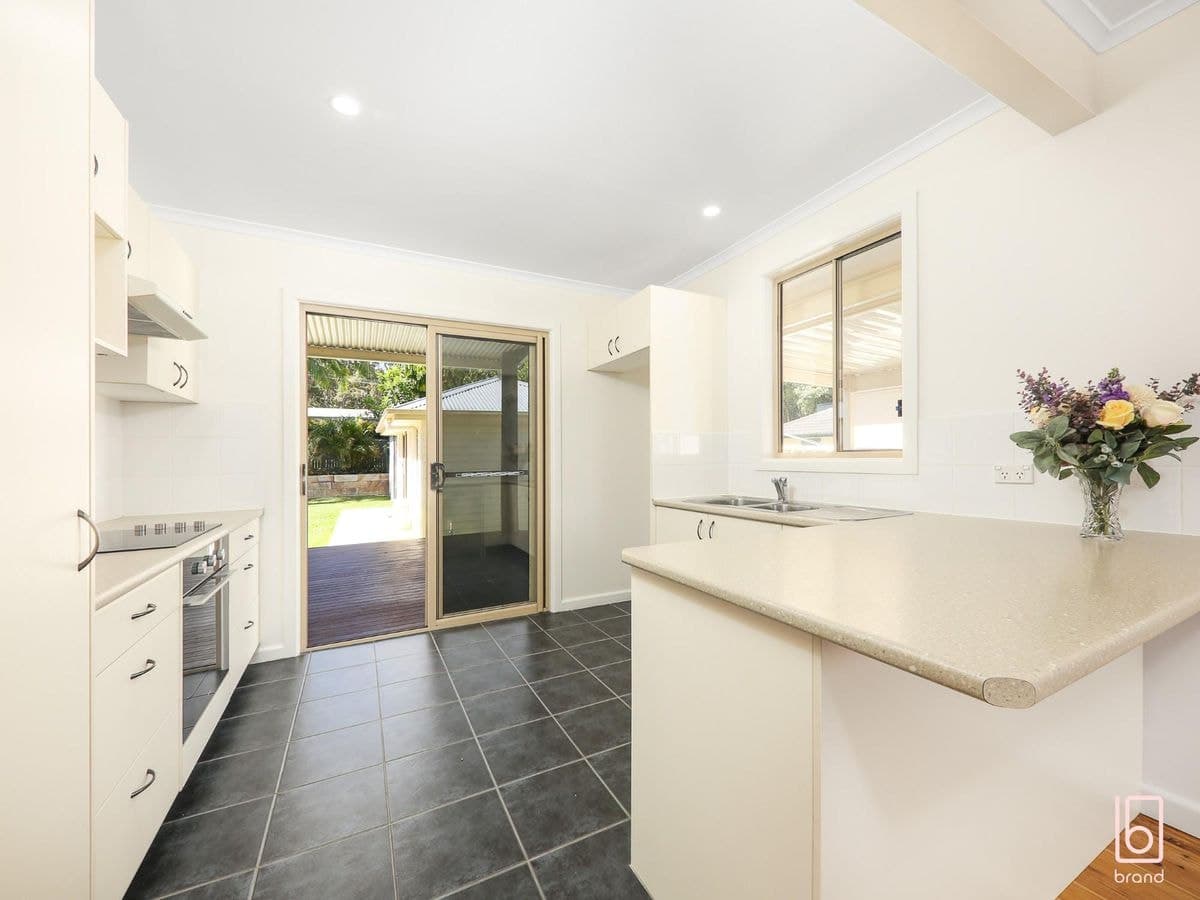 13 Catherine Street, MANNERING PARK, Mannering Park - Thumbnail 5