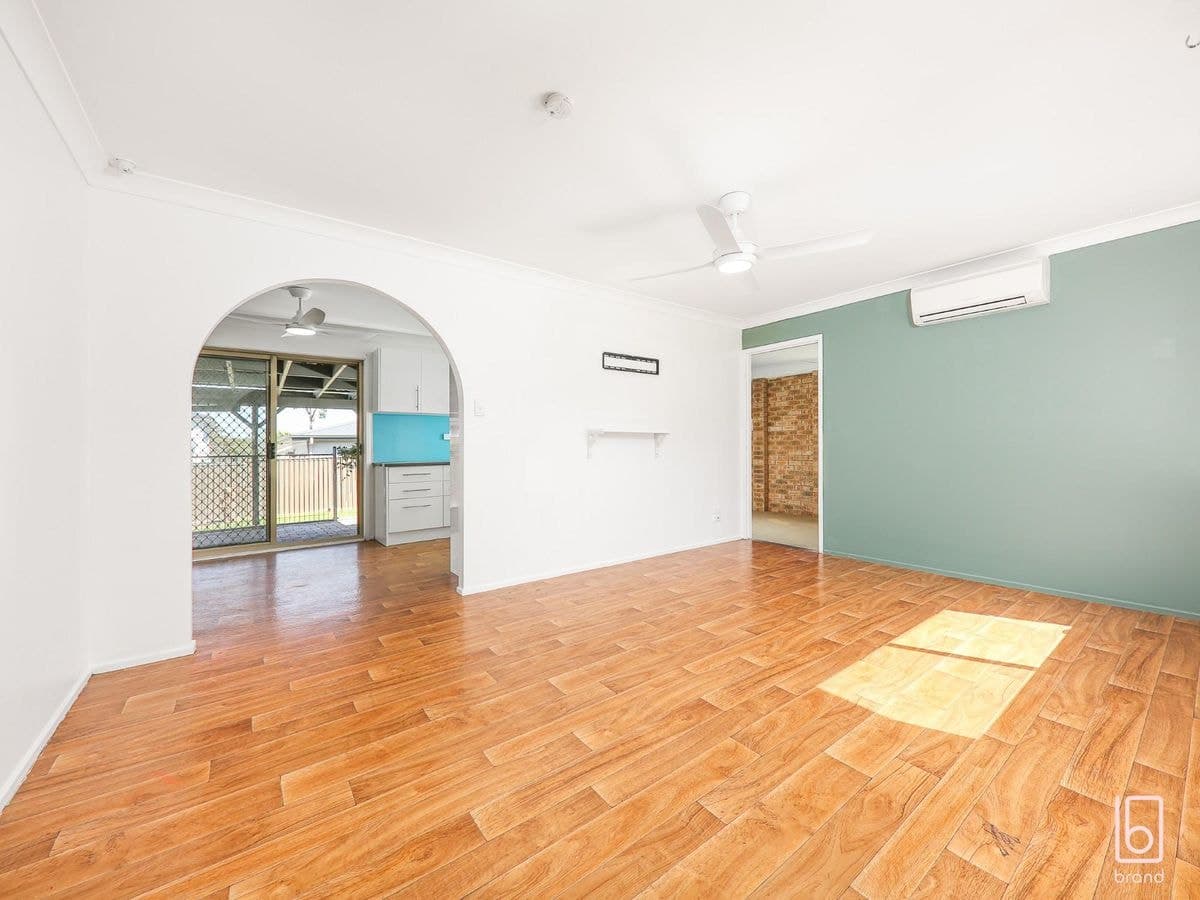 16 White Swan Avenue, BLUE HAVEN, Blue Haven - Thumbnail 4